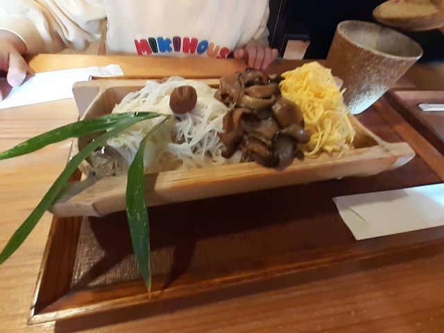 冷たい素麺(子供向けに減らしてもらってます)_霞亭