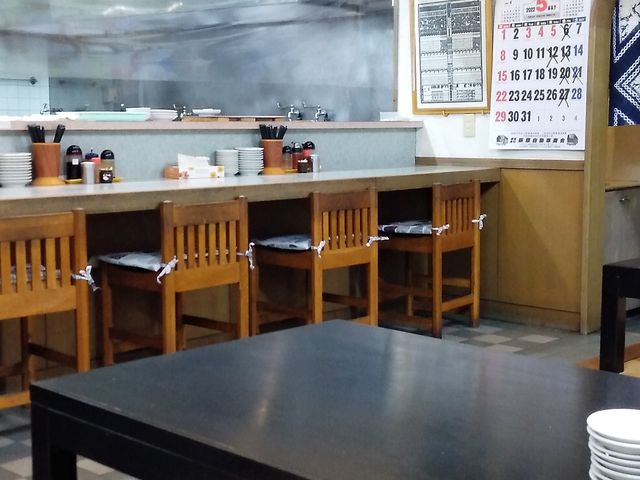 カウンター席_与志富