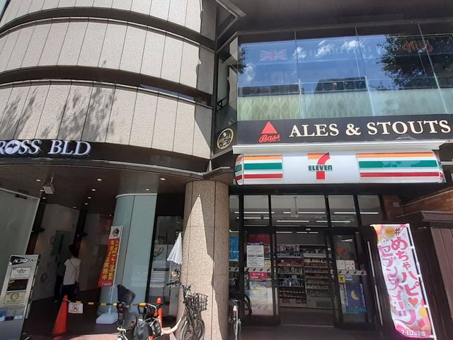 こちらのビルに入居してます_骨付鳥専門店 一鶴 心斎橋店