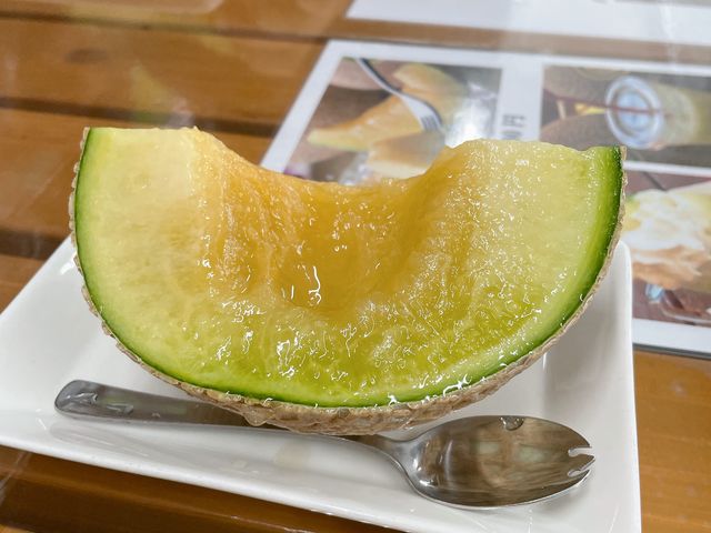 1/4カットのメロン付き_日研農園