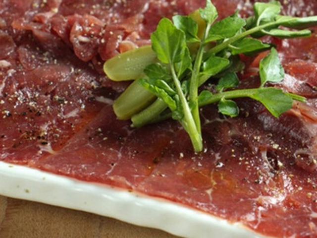 牛肉の生ハムは初体験でしたが非常に旨いことにびっくり!でした。_横浜 肉寿司