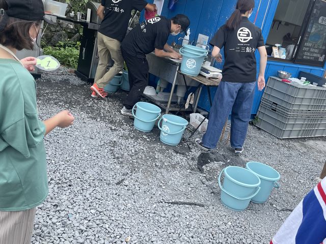 お店の方がめっちゃ早く魚を捌いてくれます!_中伊豆フィッシュファーム マス釣り場