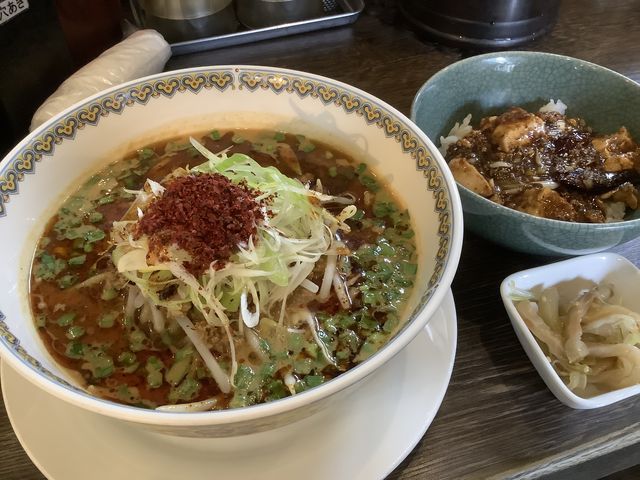 汁あり坦々麺と麻婆豆腐丼セット_雲林坊 秋葉原店