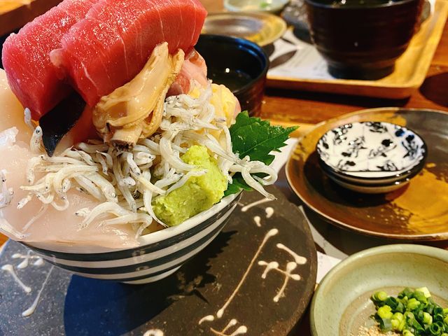 シハチ海鮮丼_シハチ鮮魚店