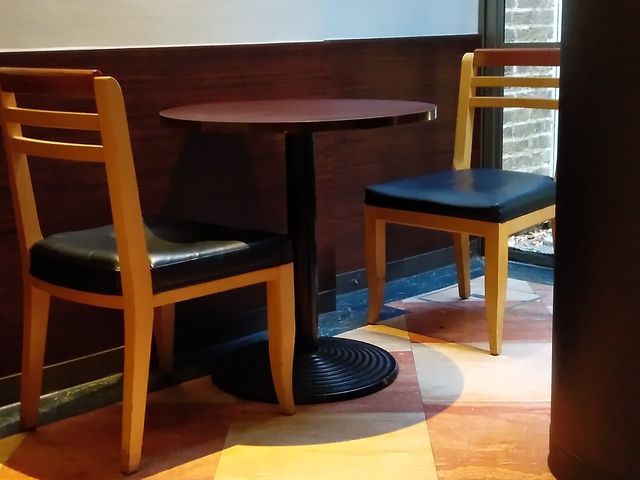 テーブル席_エクセルシオールカフェ仙台中央通り店