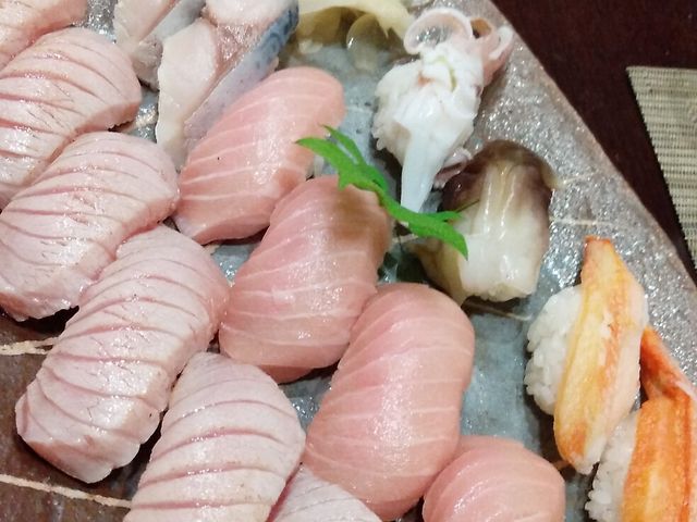 まぐろ・〆さば・カニ・とり貝_勇喜寿司 焼津本店