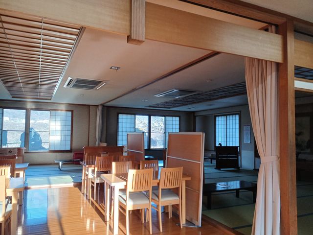 大きな畳の休憩スペース(給湯、給水完備)※超大型マッサージチェア15分200円_布引温泉