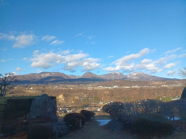 休憩所から見える山々 (露天風呂からの眺望もこんな感じです)_布引温泉