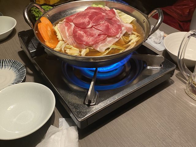 タンしゃぶ。ただの鍋料理状態で出てきました。_一心堂 町田本店
