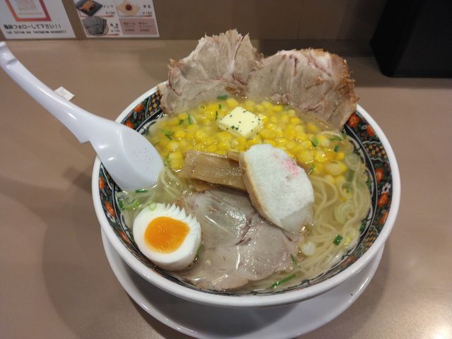 まさに塩ラーメンの王道の味です。また東京の百貨店の北海道展に来て欲しいです。_麺厨房あじさいJR函館駅店