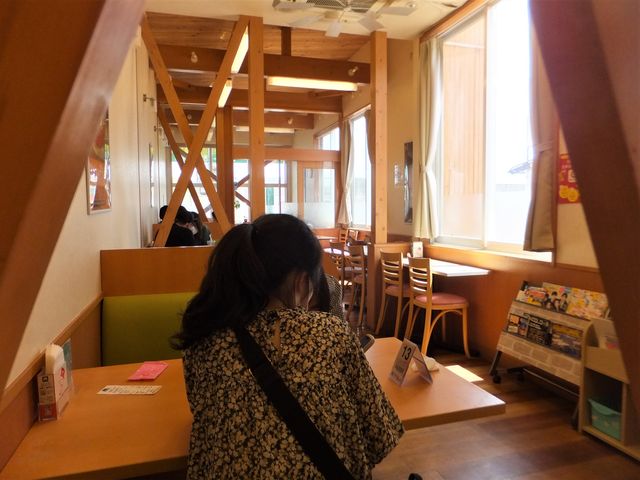 奥に細長い店舗です。_モスバーガー熊野店