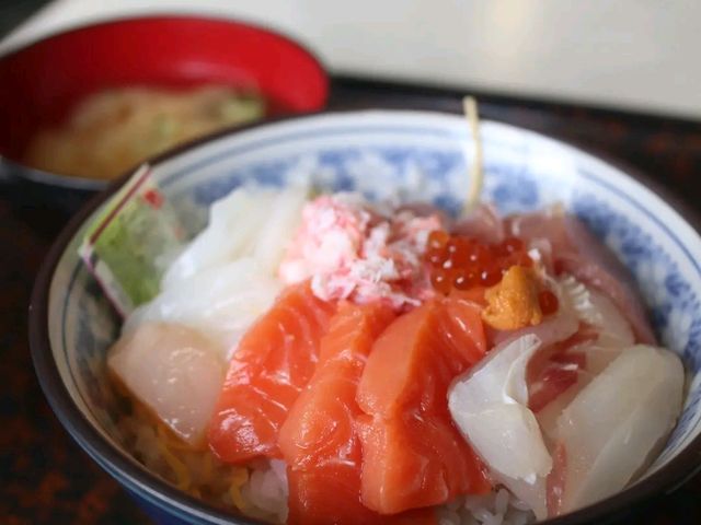 海鮮丼_水口寿志亭市場の食堂