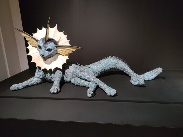 金属で作ったシャワーズ。_国立工芸館
