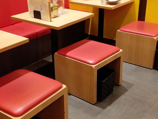 テーブル席_ゴーゴーカレー 金沢駅総本山