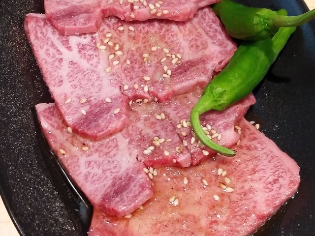 ロース_炭火焼肉ホルモン やまけん 両替町店