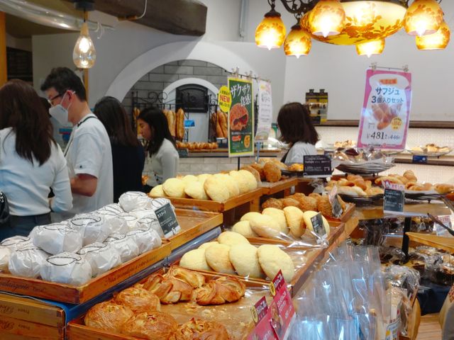 アンティークな雰囲気の店内_モンタボー・麻布十番本店