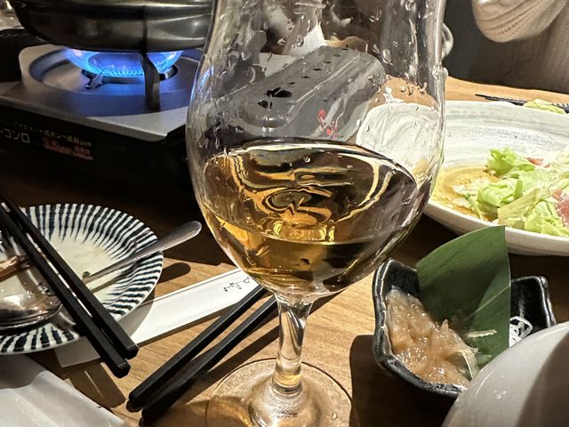 ワイングラスに梅酒が入って来ました_四季邸 千葉駅前店