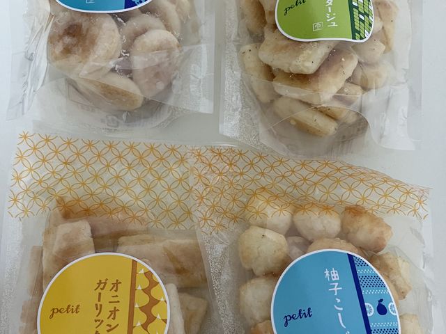 小袋の色々な味のはお土産用に。_東あられ 両国本店