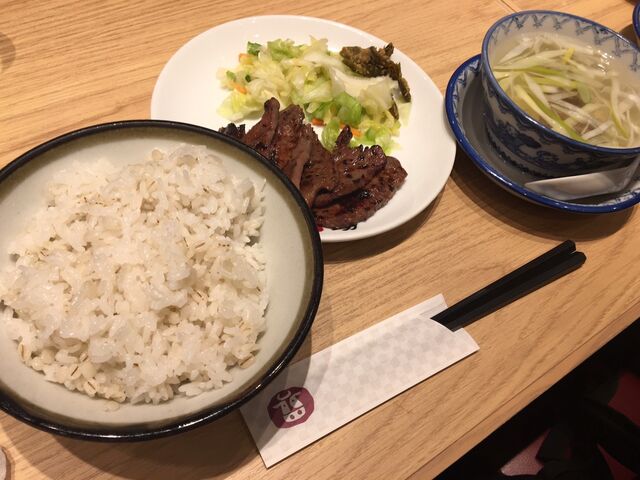 仙台近隣出身の私も知らなかった仙台名物たる牛タン。
食文化として定着して欲しい。_味の牛たん 喜助 JR仙台駅店
