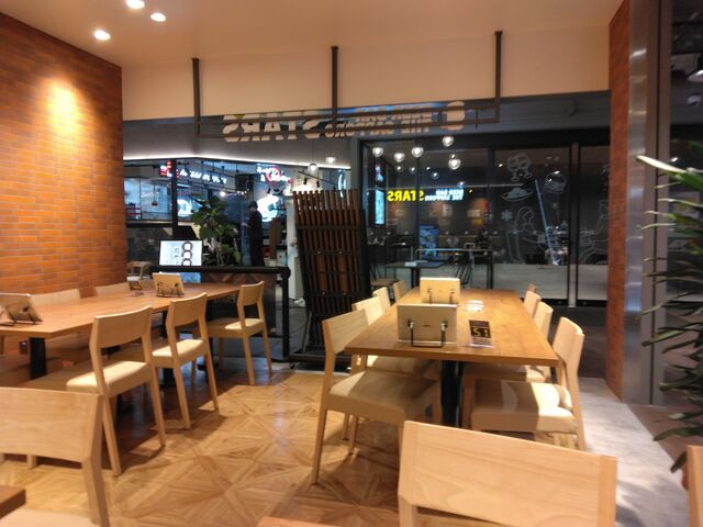 店内は明るく綺麗でした。_BEER BAR THE SAPPORO STARS モユクサッポロ店