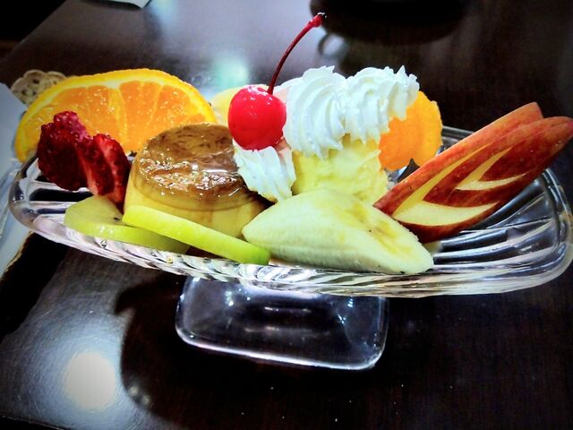 プリンアラモード:9時開店時に注文。果物もフレッシュで、手作りプリンはやはり間違いなくgood!!_エリーゼ