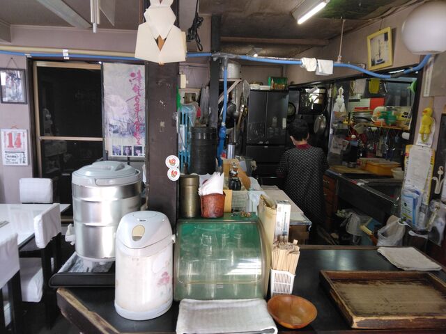 年配の女性独りでやっておられました。_須郷食堂