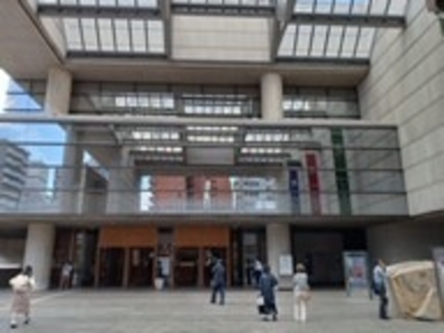 正面_新国立劇場