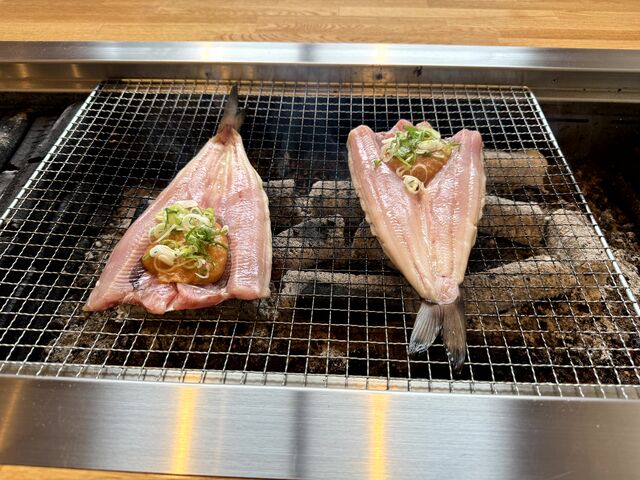 炭火で焼く、ホッケのちゃんちゃん焼きは、こんなにも美味しいんだと、ホッケのうまさを再発見できます。_炉ばたちどり