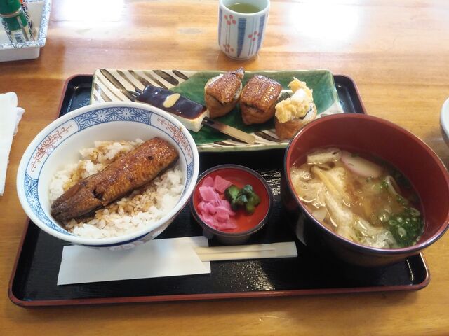 うなぎいなりランチ。うどんや田楽もついて2000円。とても美味しかったです。_カドヤ