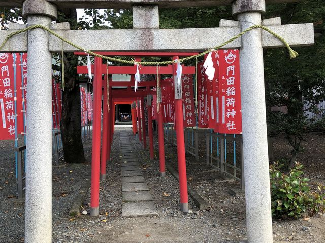 背の低めの鳥居です。_門田稲荷神社