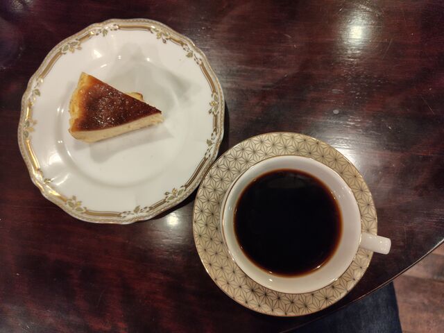 コーヒーとベイクドチーズケーキセット_ホシヤマ珈琲店 本店