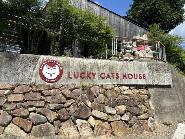 外観もかわいい_招き猫美術館