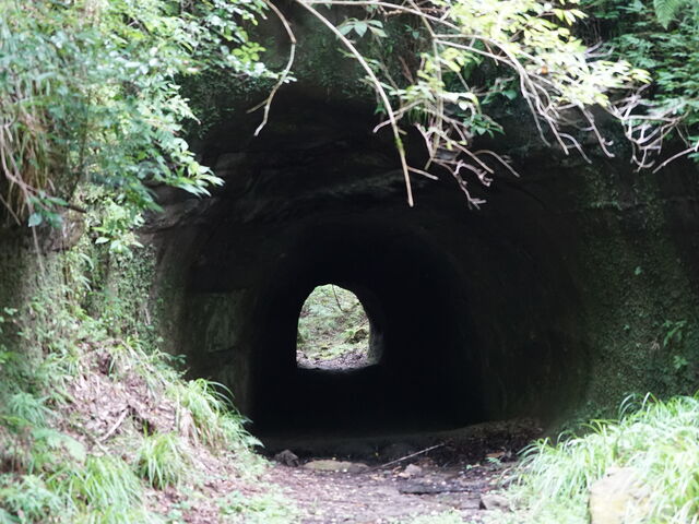 奥の細道 手掘りのトンネル_fabula glamping