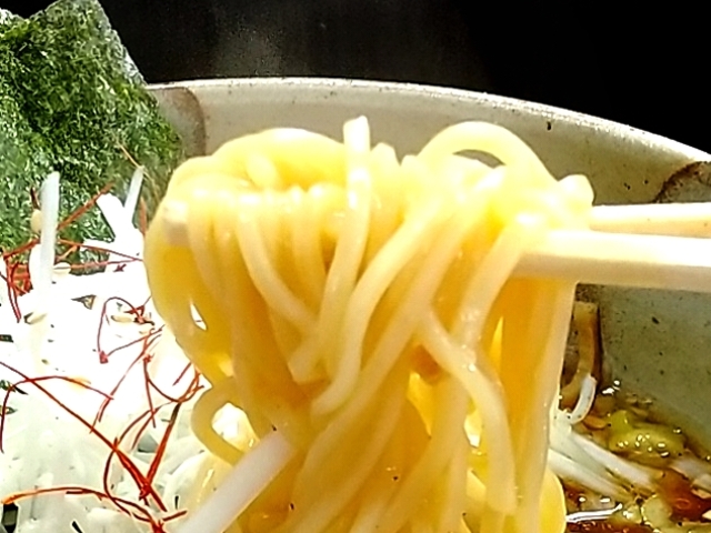 丁寧ならーめんを提供してくれる麺屋番の麺リフト。_麺屋 番