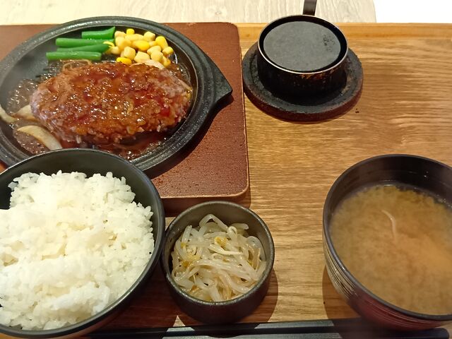 ランチハンバーグ_石焼きハンバーグ&ステーキ Stone Burg ららぽーと新三郷店