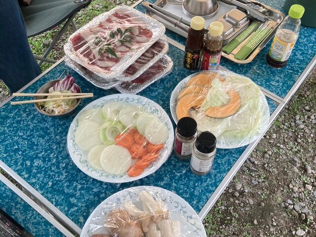 たくさんのお野菜と猪肉と調味料♪_日浦ベース