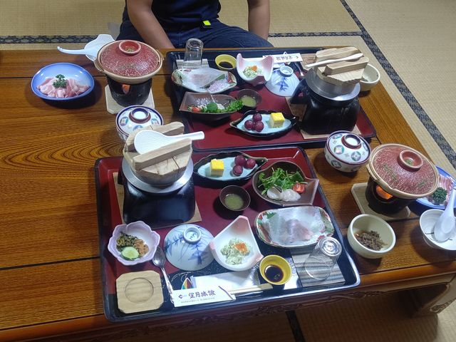 お部屋でのお食事、ボリュームたっぷりで、ご飯がとてもおいしかったです。_望月旅館