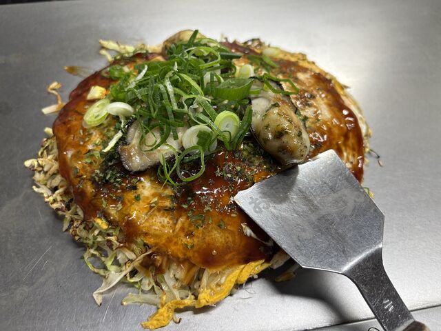 肉玉そば、牡蠣乗せ。いくらでも食べられそう。_カープ 堺町店