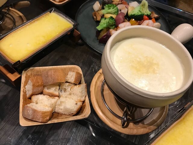 チーズフォンデュとラクレット_Sapporo Cheese House Meroサッポロチーズハウス メロ
