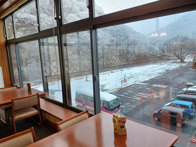 2階 お食事処から見える 外の景色_裾花峡天然温泉宿 うるおい館
