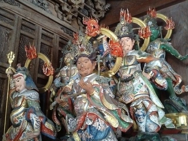 大将の頭の上には干支が乗っていて、干支の方角と干支の時刻をそれぞれが御守りしてくださっているそうです_神山一乗寺