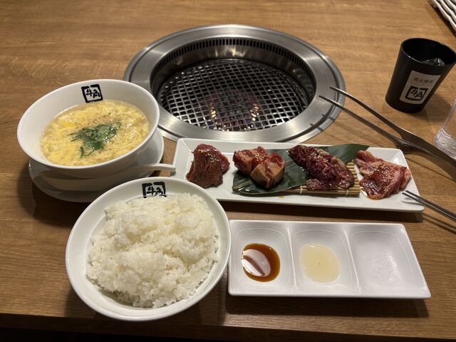 牛角四種盛りとご飯と卵スープ_牛角・佐賀開成店