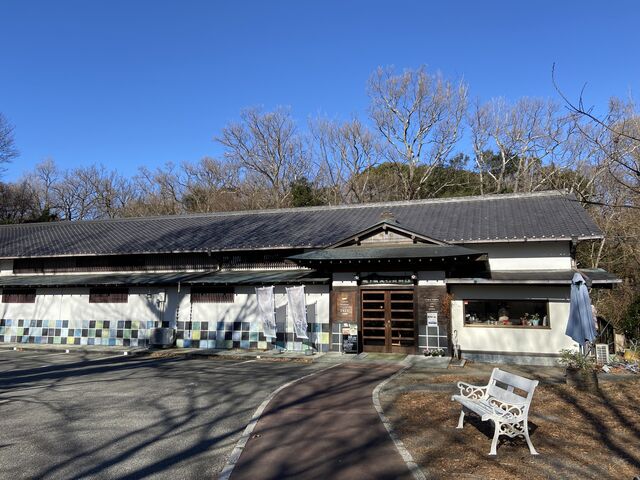 伊豆高原駅から徒歩10分。
駐車場もあります。_りんがふらんか城ヶ崎文化資料館