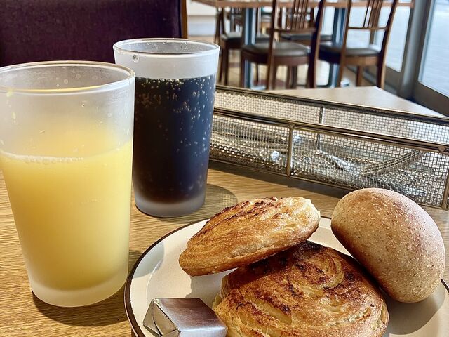 ドリンクと焼きたてパン_バケットダイヤモンドシティ・ルクル店