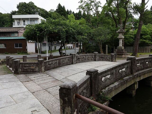 亀の池に架かる石橋_金刀比羅神社