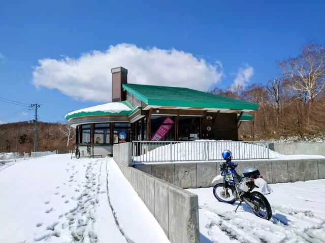 冬眠明けのレストハウス_レストハウス袖山高原