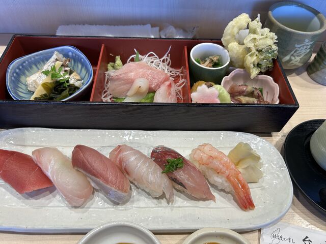 こちらは季節の御膳、主人は日替わり弁慶御膳を注文_佐渡のすし 弁慶