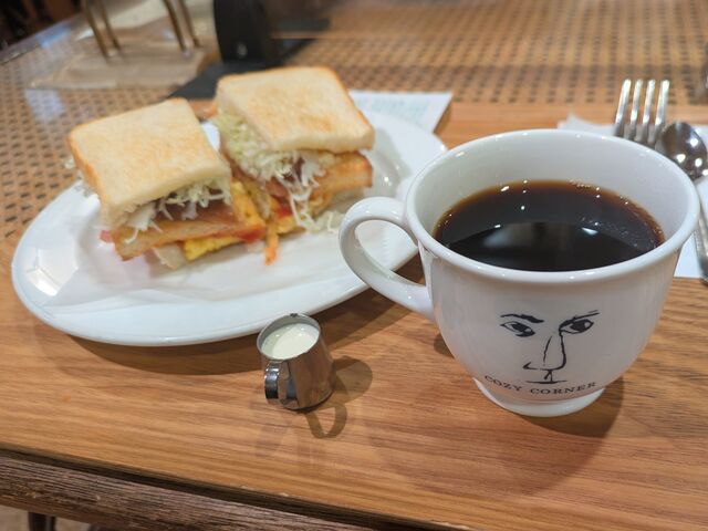 クラブハウスサンド、とても美味しかったです!
喫煙者には最高のくつろげるお店。_珈琲プラザ・コージーコーナー