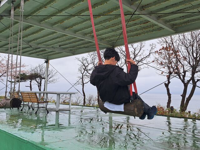 ブランコ 滑り台ありました。_当別 風の丘