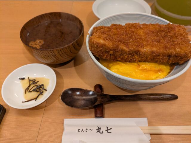 並でもこのボリューム!?_とんかつ丸七 深川不動店